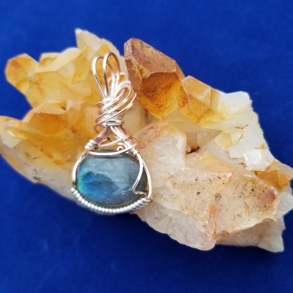 Blue labradorite pendant - Picture 3 of 4